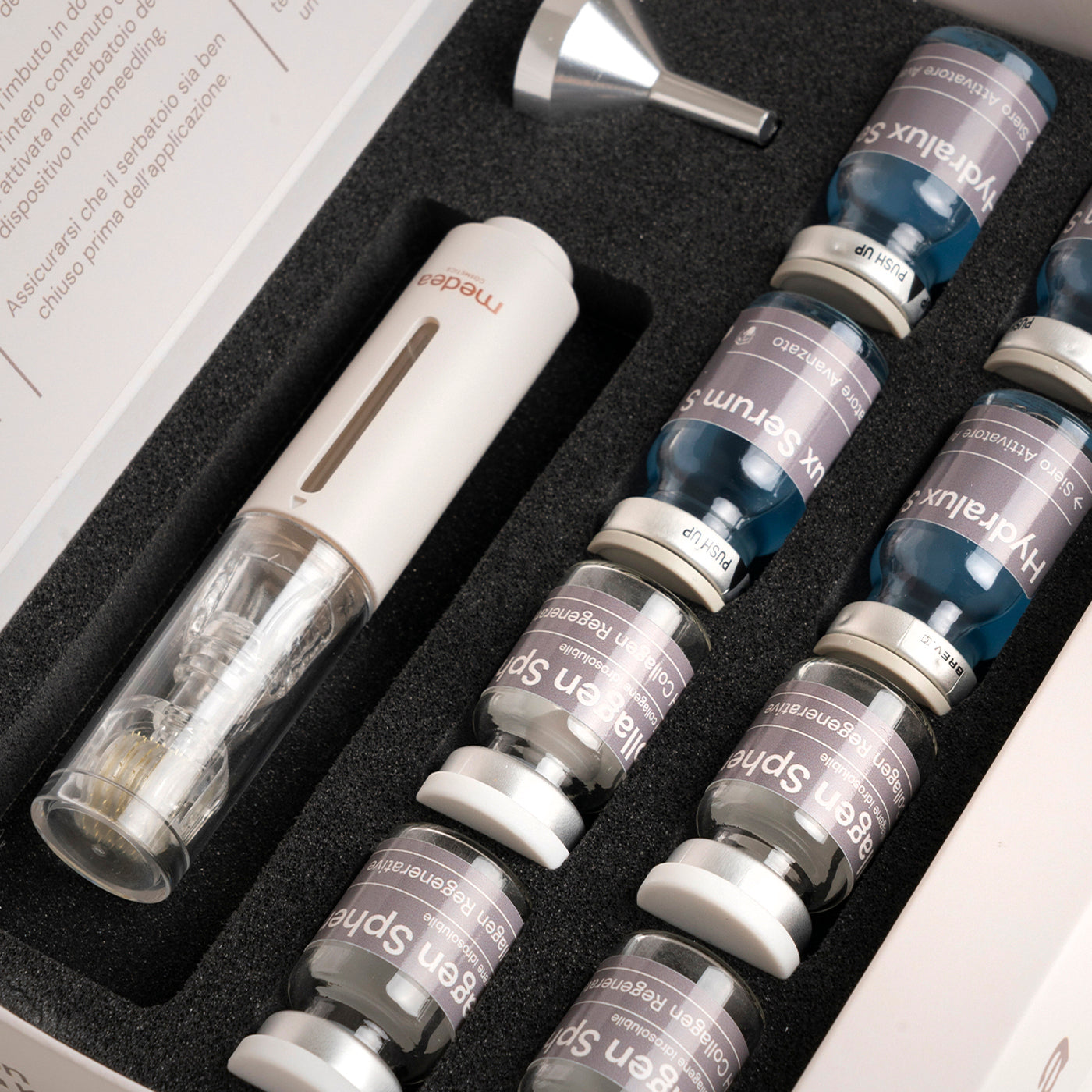 Dettaglio fiale RH Collagen e Hydralux Serum Medea con dispositivo applicatore per trattamento viso rassodante